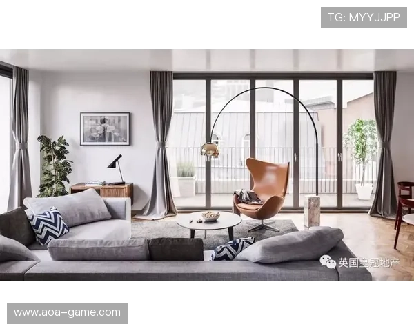 切尔西传奇球员女儿晒大胆沙发照引热议 穿内衣造型引发网友讨论