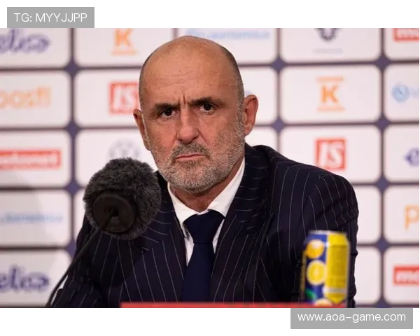 波兰更衣室因主帅撤换莱万队长引发掌声背后隐藏积怨